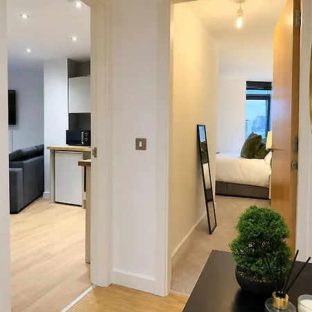 Apartment Modern With Juliet Balcony Sleeps 9 Leeds (West Yorkshire)