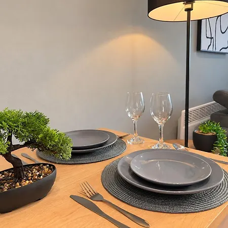 Modern With Juliet Balcony Sleeps 9 Apartment